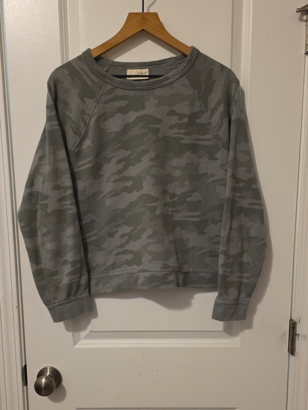 Universal Thread Gray Camo Fleece Sweatshirt Crew Neck Long Sleeve